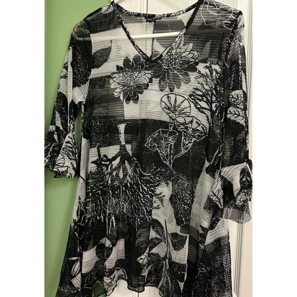 Dor Dor Couture Tops - Dor Dor Couture‎ Mesh Tunic Top Womens Small Black White Floral Handkerchief Hem